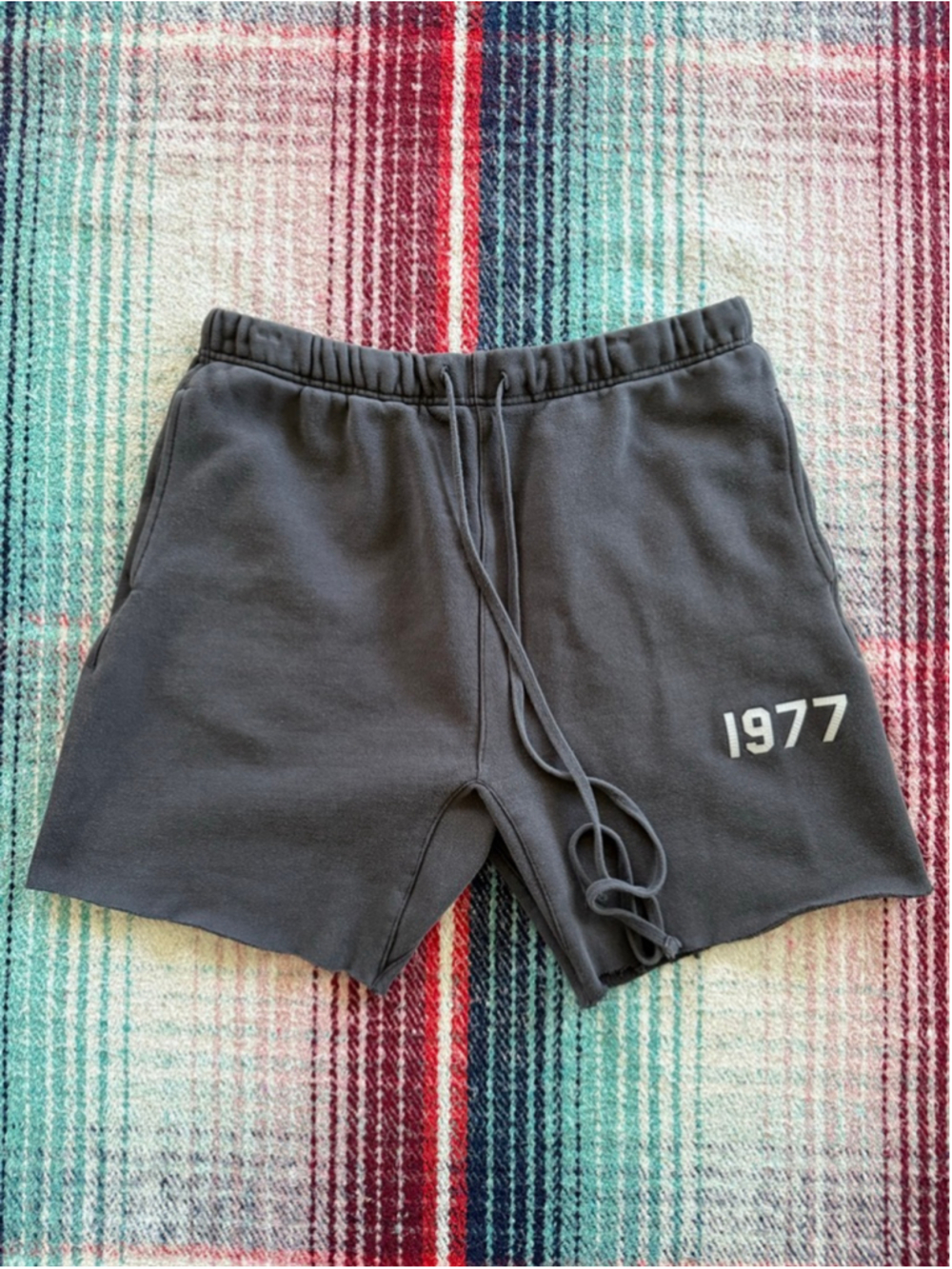Men's Essentials Fear of God Cropped Shorts L Charcoal White